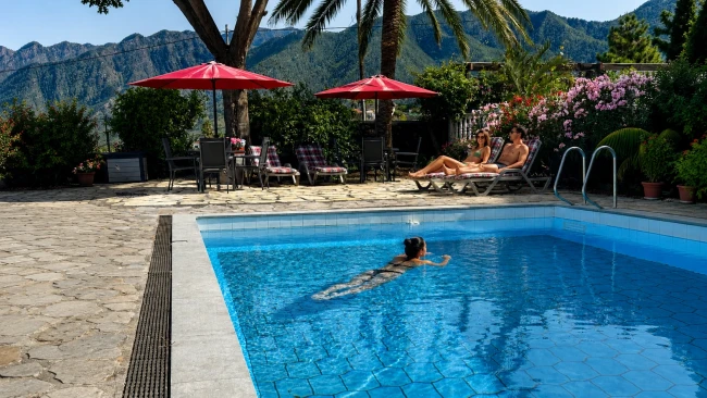 Pool mit Terrasse im Jardín de Aridane auf La Palma